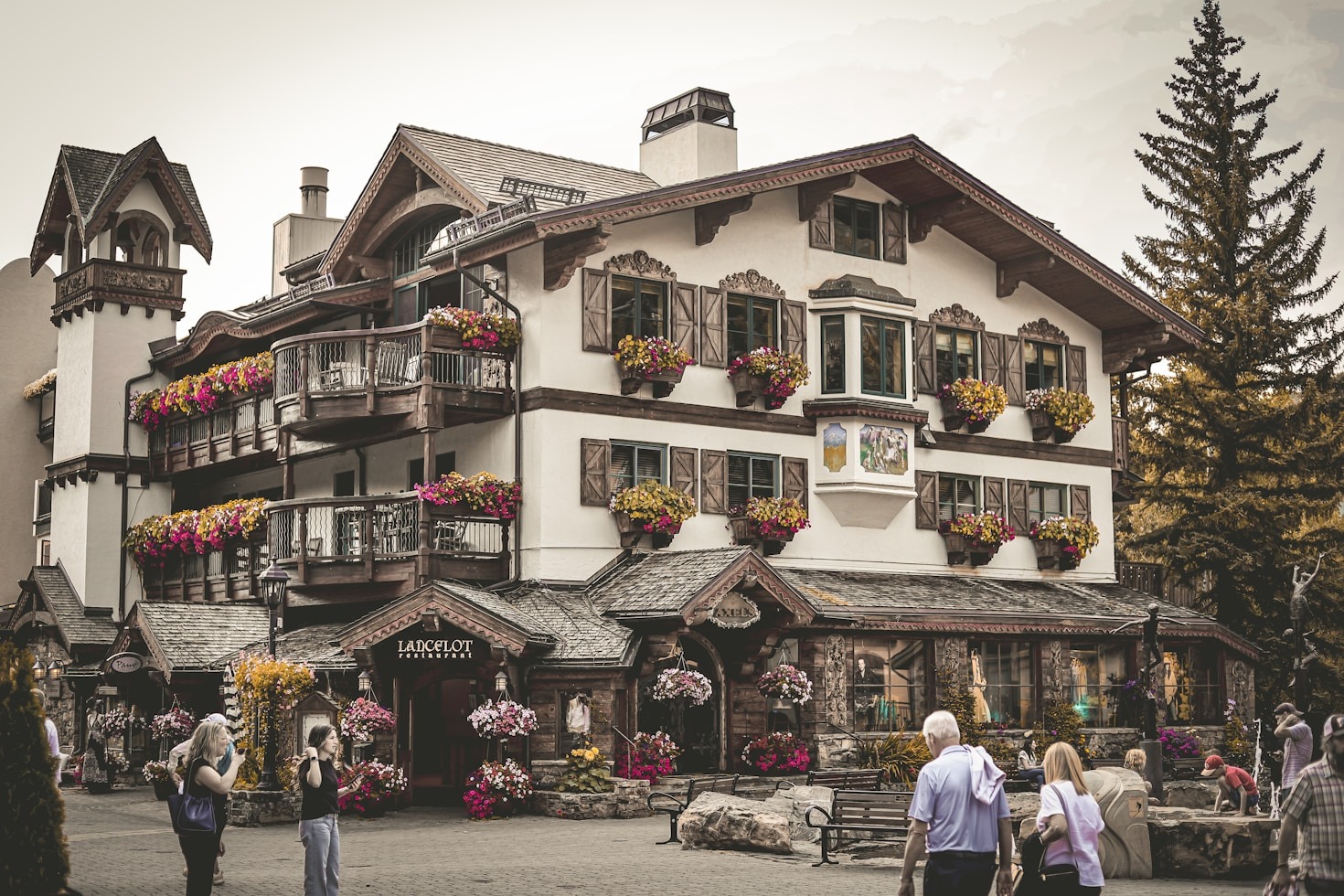 Freiwillige Helfer gestalten ein Herzensprojekt